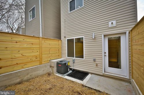 2611 Manton St, Philadelphia PA 19146-3811 exterior