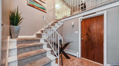 33 Pocohontas Path, Lincoln Park, NJ 07035-2215