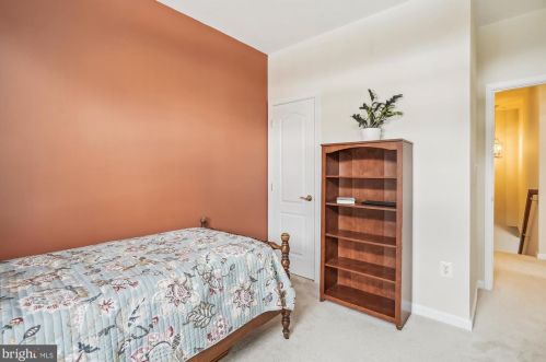 7204 Little Thames Dr, Gainesville VA  20155-4021 exterior