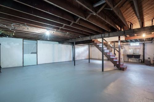 404 Main St, Wallingford CT  06492-2275 exterior