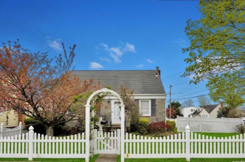 1439 Bellmore Rd, North Bellmore, NY 11710-3708