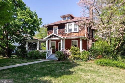 209 Howard St, Riverton, NJ 08077-1235