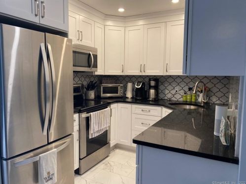 40 Cerretta St, Stamford, CT 06907-1818