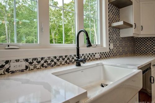 21 Arbor Xing, East Lyme CT  06333-1170 exterior