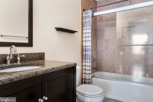 64 Holly Ct, Trenton NJ 08619-4636 exterior