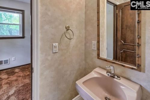 1104 Baywater Dr, Cayce-West Columbia SC  29170-3119 exterior