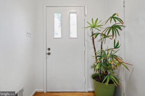 123 Davis Ave, Leesburg VA 20175-3405 exterior