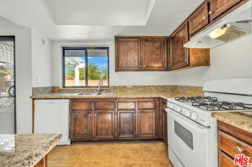 1621 Lingard St, Lancaster CA 93535-3442 exterior