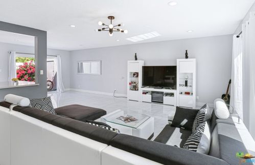 1840 Sandcliff Rd, Palm Springs CA  92264-4844 exterior