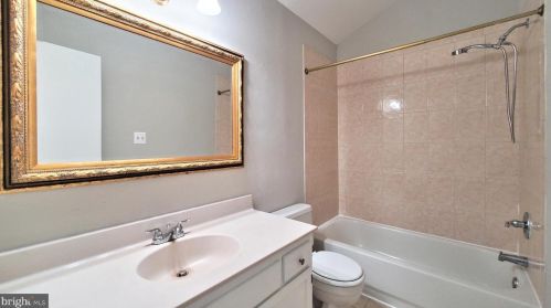 2324 Hunters Square Ct, Herndon VA  20191-2814 exterior