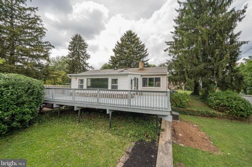 620 School Line Dr, Norristown PA  19406-3589 exterior