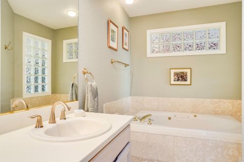 2082 Stonefield Ln, Santa Rosa CA  95403-0951 exterior