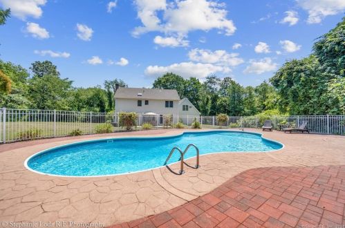 812 Pleasant St, Southington CT  06489-2015 exterior