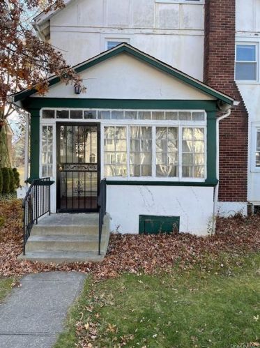 60 Smith Ave, White Plains, NY 10605-2322