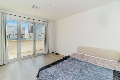 241 Elm Ave, Long Beach CA 90807-3403 exterior