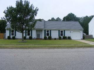 524 Hills Dr, Chesapeake, VA 23320-3162