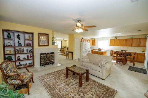 851 Ruess Rd, Ripon, CA 95366-9543
