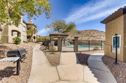 3236 Chandler Blvd, Phoenix AZ  85048-7207 exterior