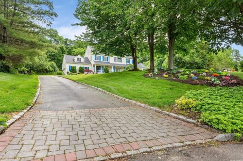 5 Daisy Ct, Northport NY  11768-2267 exterior