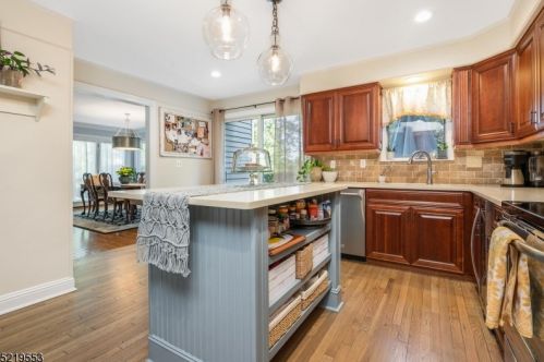 3 Country Club Dr, Annandale NJ  08801-1637 exterior