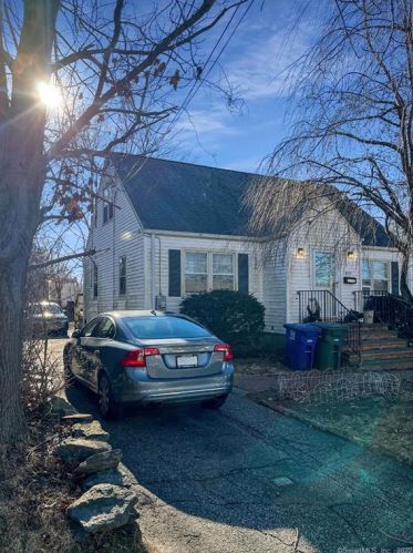 805 Ruth St, Bridgeport, CT 06606-3230