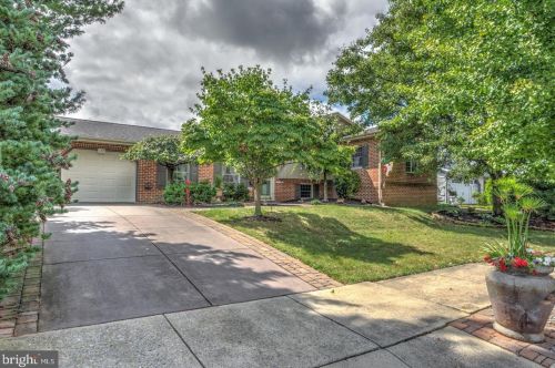 1188 Marie Ave, Ephrata PA  17522-1524 exterior