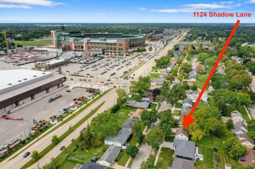 1124 Shadow Ln, Green Bay, WI 54304-3909