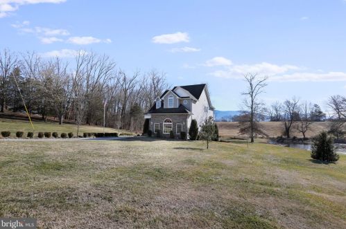 52 Oak Crest Dr, Richmond National Battlefiel VA  22835-1579 exterior