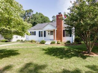 1810 Independence Rd, Greensboro, NC 27408-4218