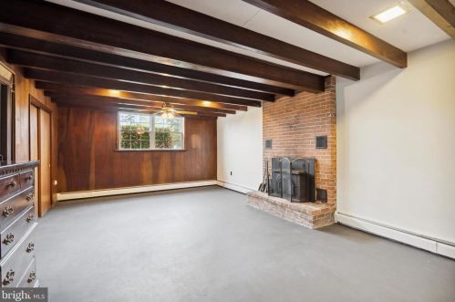 1822 Old Sumneytown Pike, Harleysville PA  19438-1129 exterior