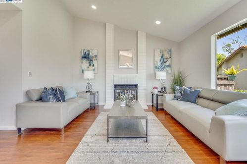 610 Skyway Dr, San Jose, CA 95111-2686