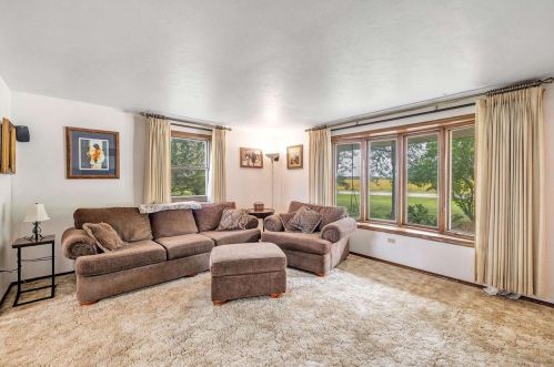 3390 Eaton Rd, Green Bay, WI 54311-8101