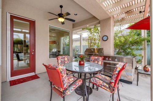 15 Napoleon Rd, Rancho Mirage CA  92270-2715 exterior