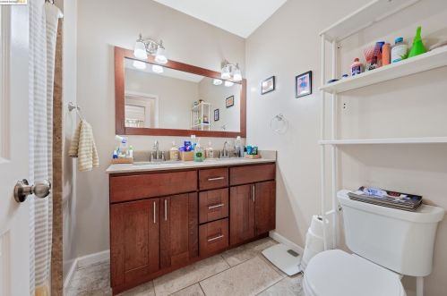 6218 Hilton St, Oakland CA  94605-1446 exterior