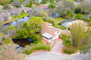 220 Whispering Oaks Ct, Sarasota, FL 34232-1728