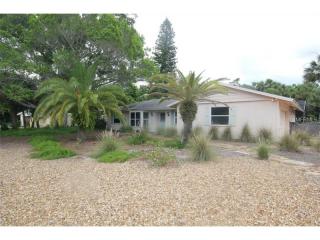 5229 Shadow Lawn Dr, Sarasota, FL 34242-1828