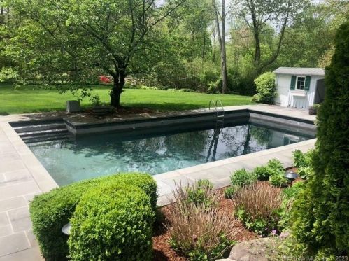 42 Dunning Rd, New Canaan CT  06840-4008 exterior