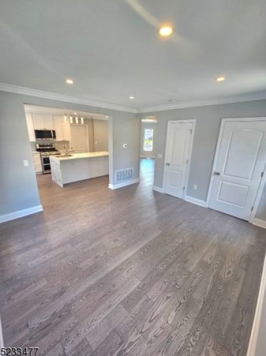 1 Burnside Ave, Cranford NJ  07016-2629 exterior