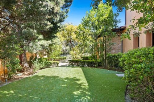 47 Echo Gln, Irvine CA  92603-0421 exterior