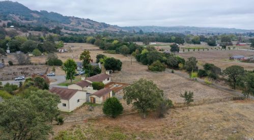600 Hunter Ln, Santa Rosa, CA 95404-9747