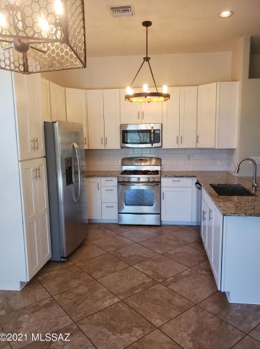 173 Desert Stream Dr, Tucson, AZ 85745-2277