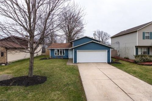 5611 Independence Dr, Lorain, OH 44053-3216