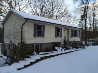 128 Susan Dr, Poughquag, NY 12570-4944