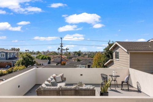 1855 Frankfort St, San Diego CA  92110-3514 exterior