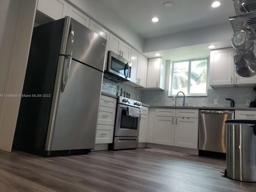 326 3rd Ter, Dania Beach FL  33004-4706 exterior