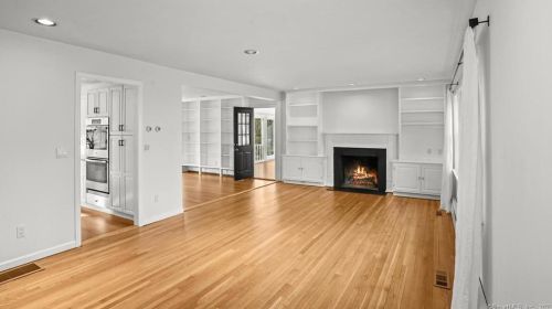75 Nubel Ln, New Canaan CT  06840-6913 exterior