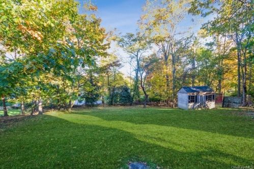 391 Kings Hwy, Valley Cottage NY 10989-1527 exterior