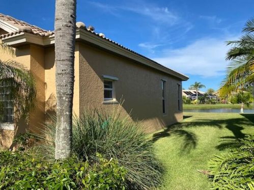 423 Dover Ct, Fort Pierce, FL 34983-3413