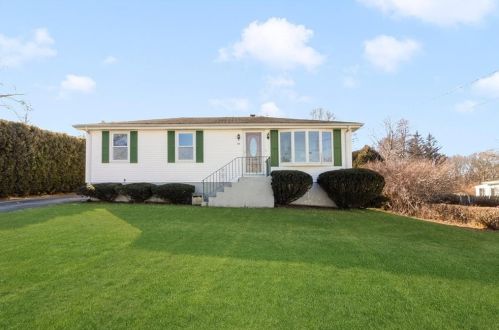 59 Grinnell Ave, Tiverton RI  02878-1901 exterior