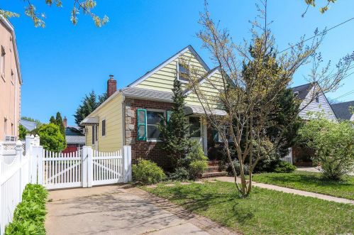 161 Belmont Blvd, Floral Park, NY 11003-2202